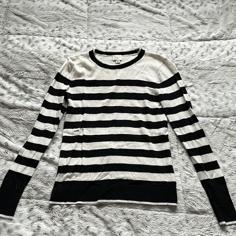 Long sleeve sweater, size extra small
